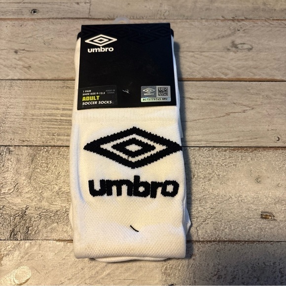 Umbro Accessories - Umbro Adult Soccer Socks (Shoe Size 9-12.5) 1 Pair Wicking White NEW
